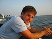 Kanz leanin off ferry