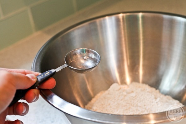 Foodblog-0290 add a little water with tablespoons