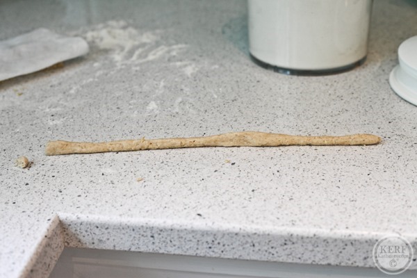 Foodblog-0304 long snake of dough