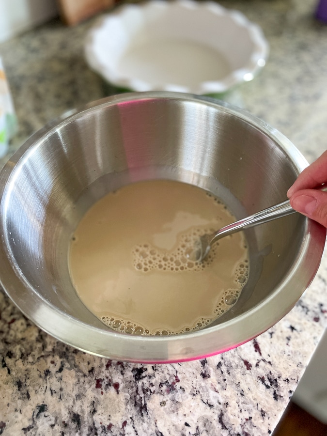 mix wet ingredients in a bowl mix wet ingredients in a bowl