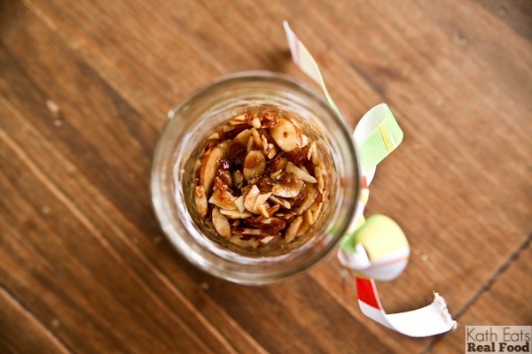 Foodblog-3637 Easy, microwaved candied nuts // katheats.com