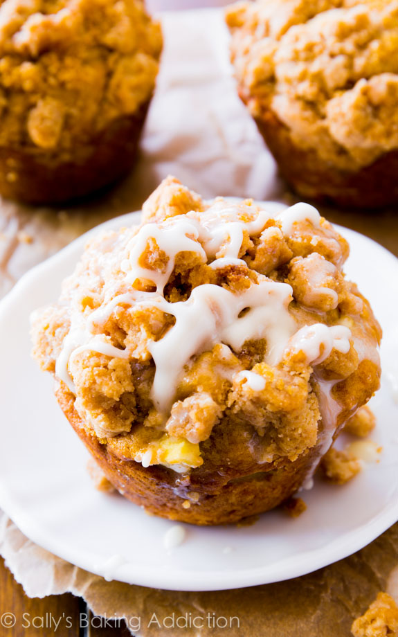 Glazed-Apple-Crumb-Muffins-11