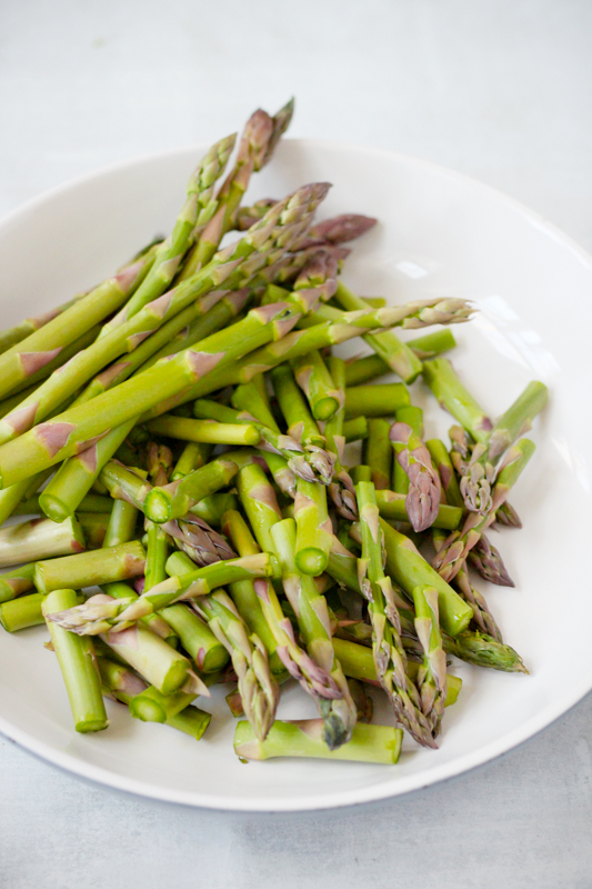 plate of asparagus plate of asparagus