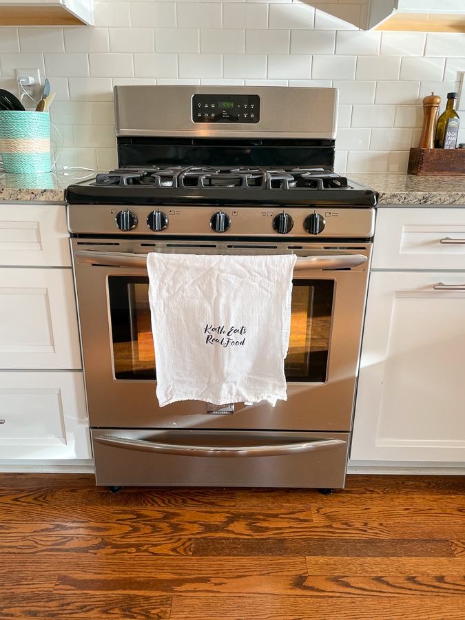 whirlpool stove with linen cloth