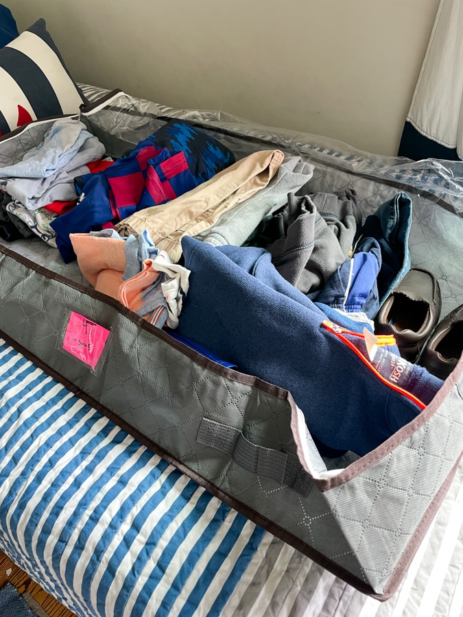 underbed storage bin not zipped or stored