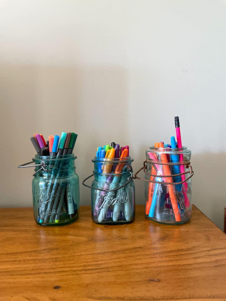 colorful pens in vintage mason jars colorful pens in vintage mason jars | 20 Empty Mason Jar Storage Ideas