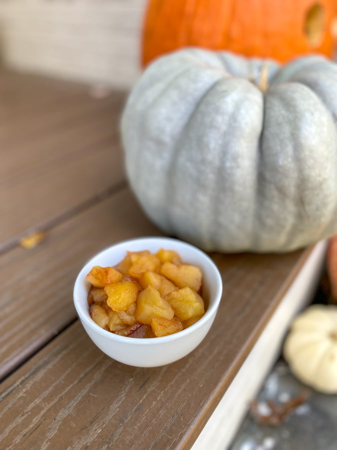 warm snacks for cold days: cinnamon apples