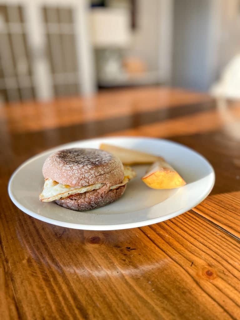 Egg muffin + pear breakfast Egg muffin + pear breakfast