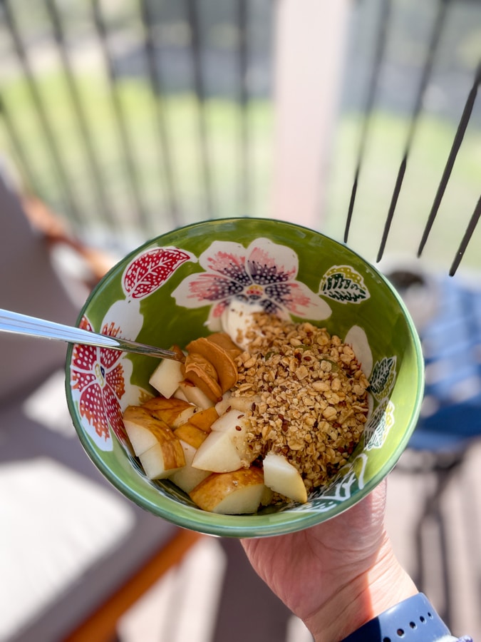 Greek yogurt bowl Greek yogurt bowl with granola, peanut butter, and pears!