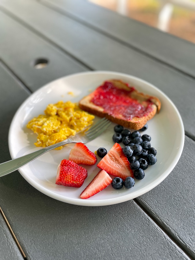 toast eggs and berries for breakfast toast eggs and berries for breakfast