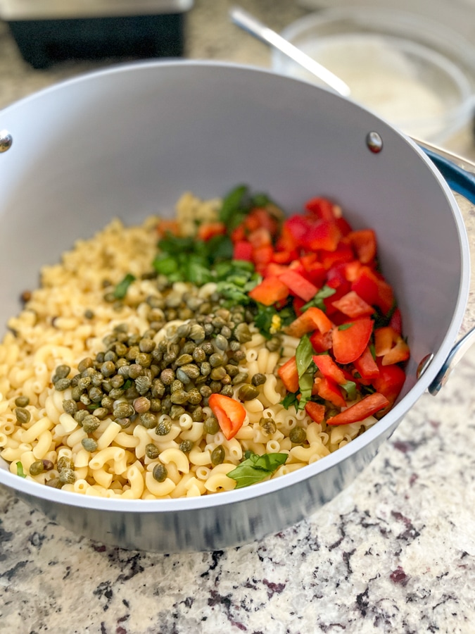 Mix pasta salad Mix pasta salad together