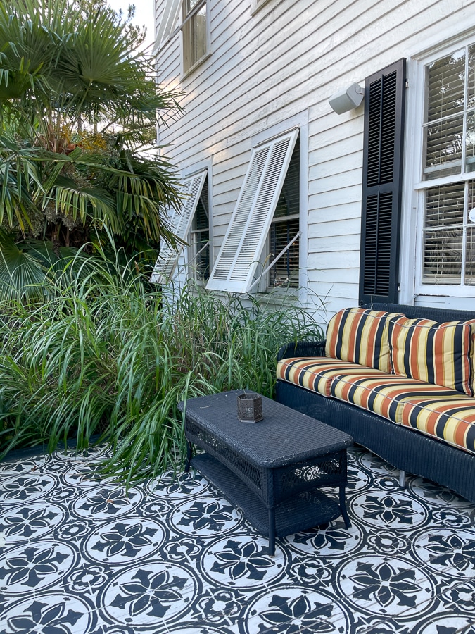 The White Dog Bistro outdoor seating