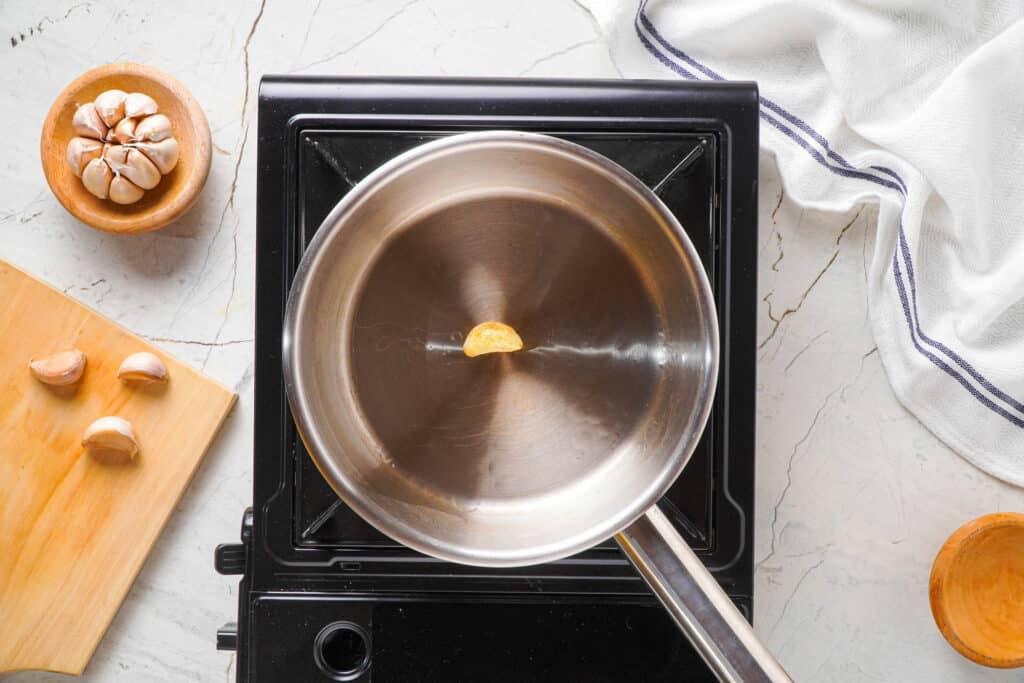 toast garlic on pan toast garlic on pan
