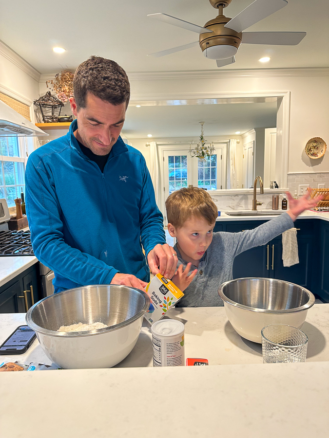 dad and son baking bonding