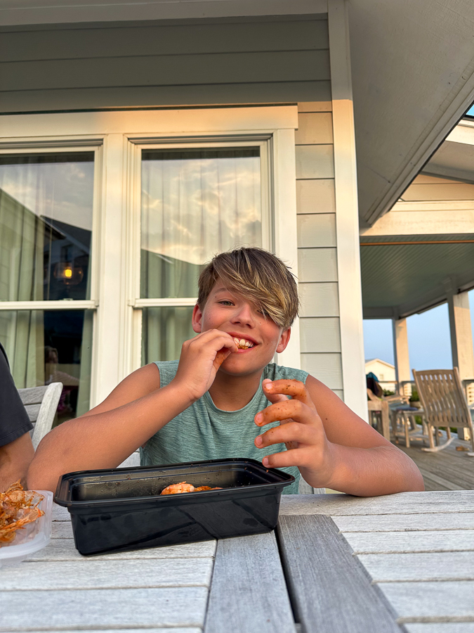 Mazen eating shrimp Mazen eating shrimp