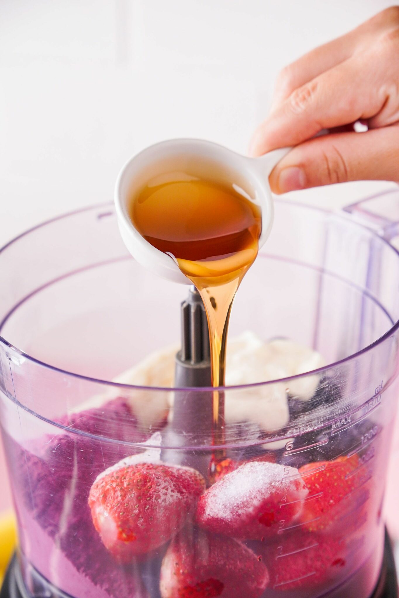 pour maple syrup into blender How To Make An Acai Bowl // pouring maple syrup into blender