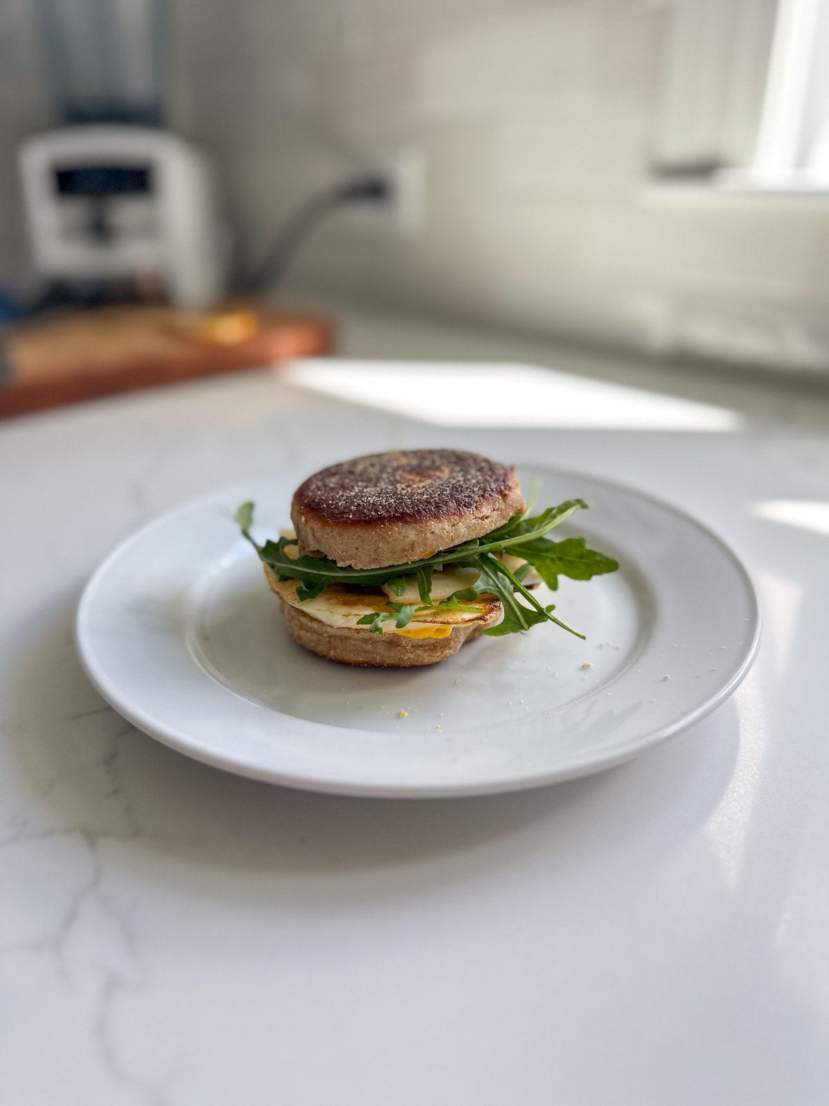 English Muffin Breakfast Ideas: English Muffin Breakfast Sandwich with Arugula