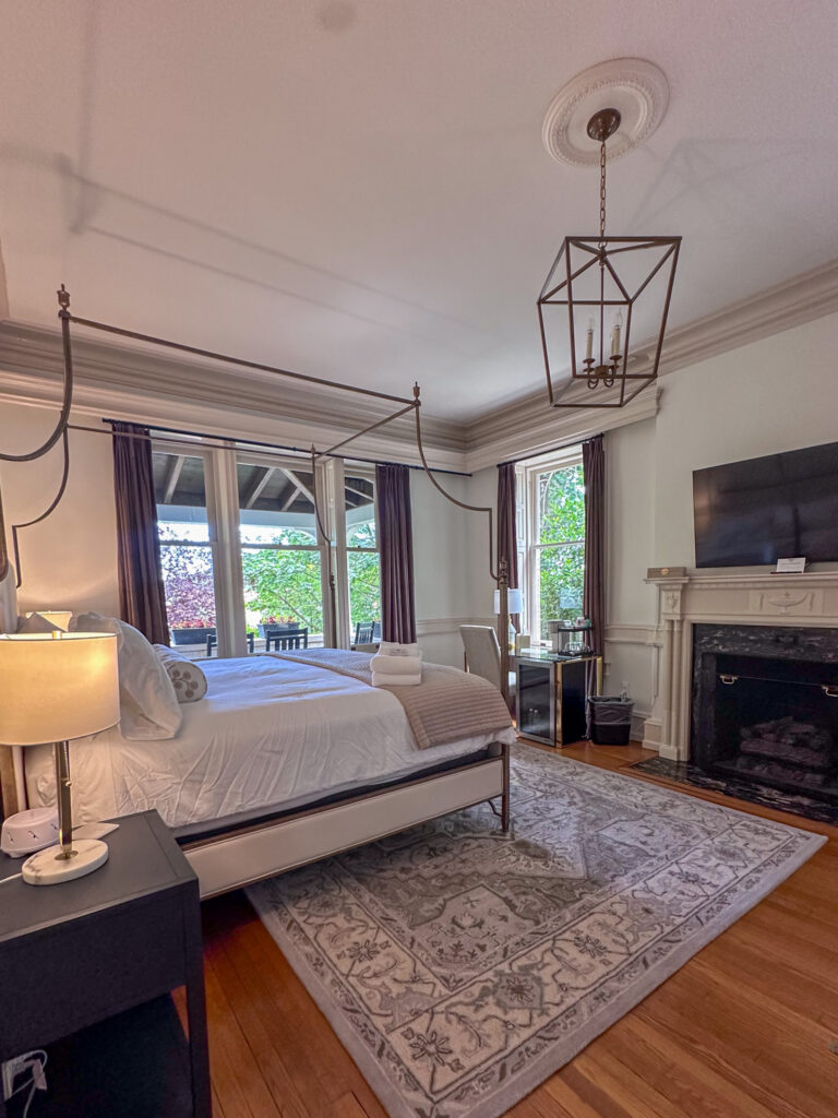 Queen Anne Suite room
