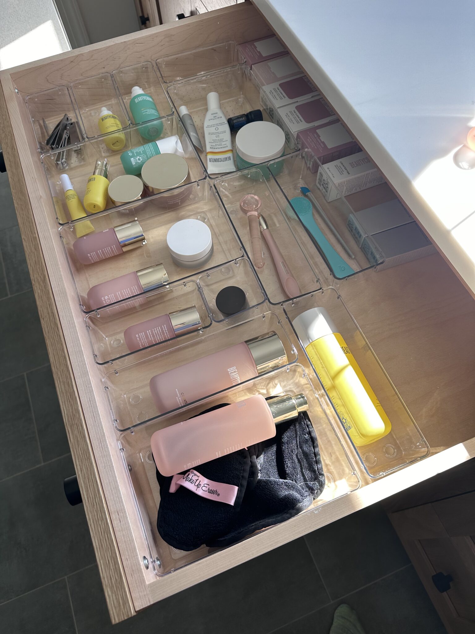 Kath Eats Blogger Kath Younger shares makeup organizer ideas - in photo: Acrylic Drawer Organizer Set Kath Eats Blogger Kath Younger shares makeup organizer ideas - in photo: Acrylic Drawer Organizer Set