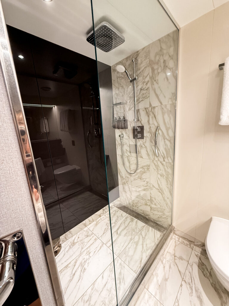 Explora II shower Explora II shower
