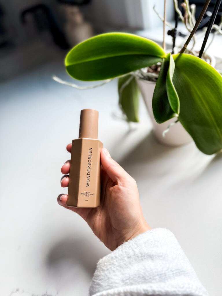 Tinted Glow Wonderscreen SPF 30 Tinted Glow Wonderscreen SPF 30