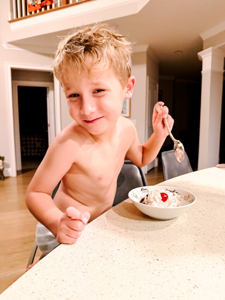 Ice cream sundaes Ice cream sundaes