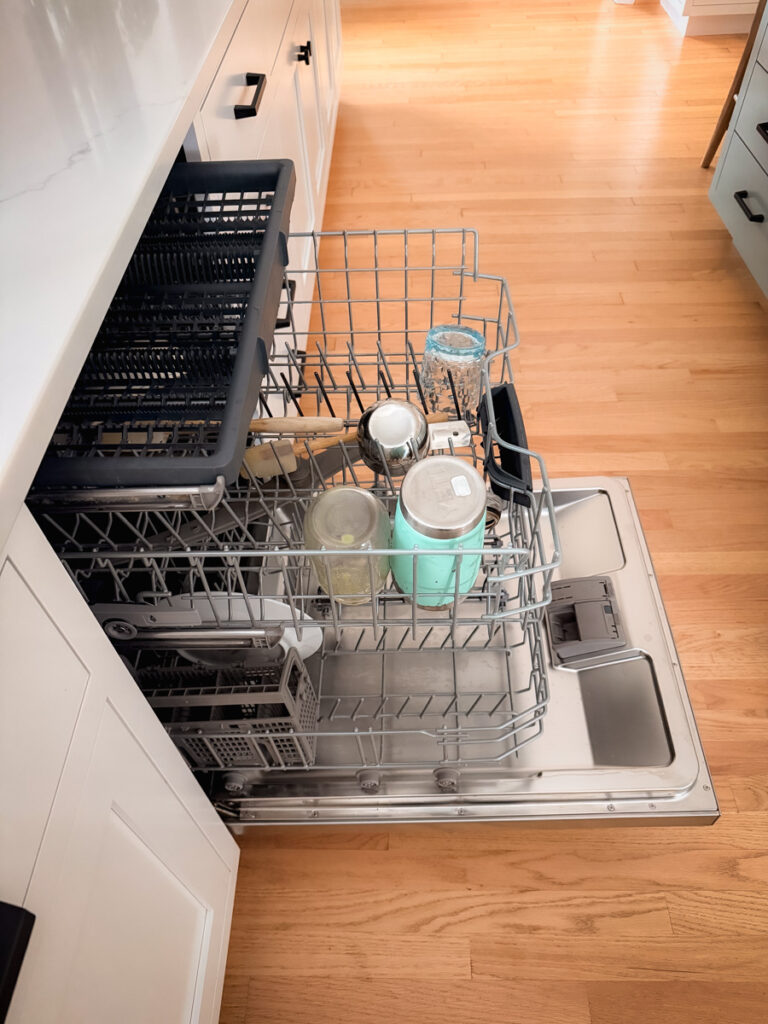How to Stay Organized in the kitchen How to Stay Organized in the kitchen